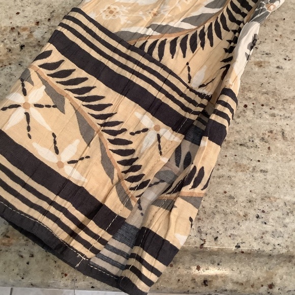 H & M Loose Fit Floral Shirt Size Medium - Picture 6 of 8